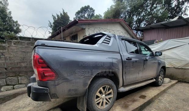 Toyota Hilux 2020 Gray