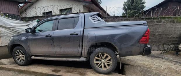 Toyota Hilux 2020 Gray