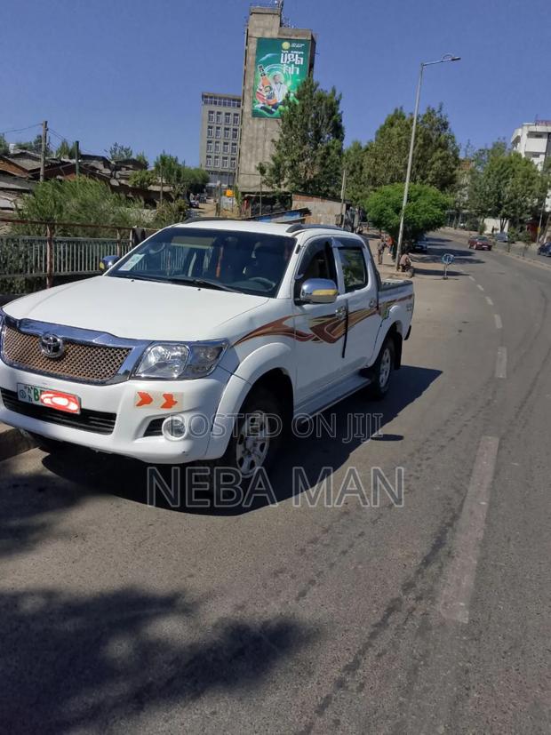 Toyota Hilux 2010 White