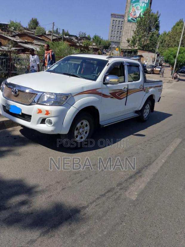 Toyota Hilux 2010 White