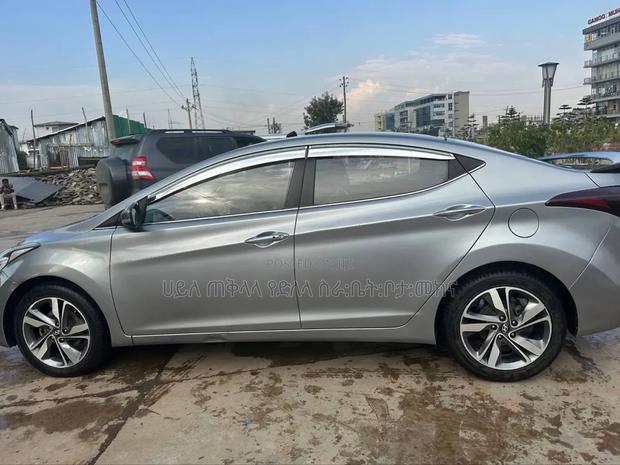 Hyundai Elantra 2016 Silver