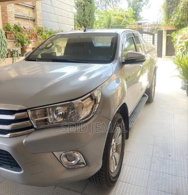 Toyota Hilux 2017 Silver