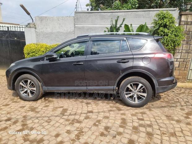 Toyota RAV4 2017 Gray