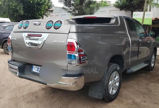 Toyota Hilux 2017 Brown