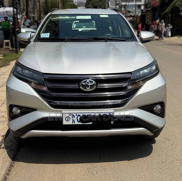 Toyota Rush 2021 Silver