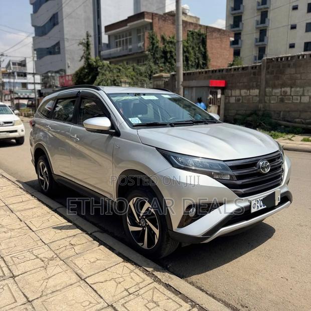 Toyota Rush 2021 Silver