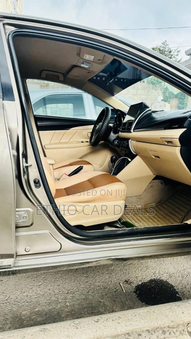 Toyota Yaris 2017 Gold