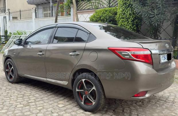 Toyota Yaris 2017 Silver