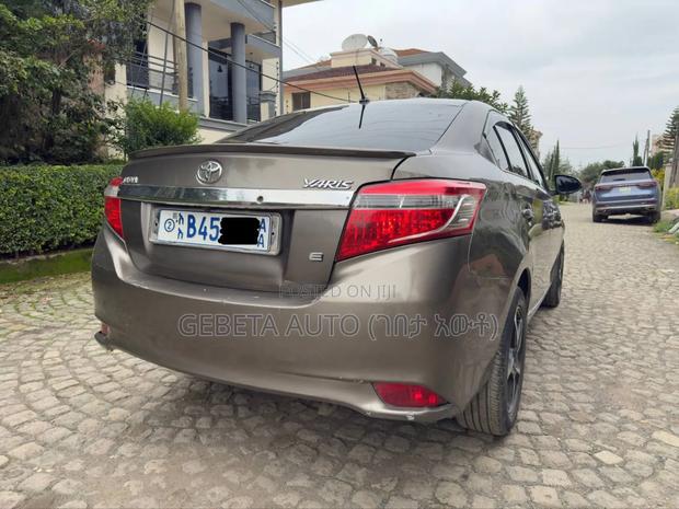 Toyota Yaris 2017 Silver