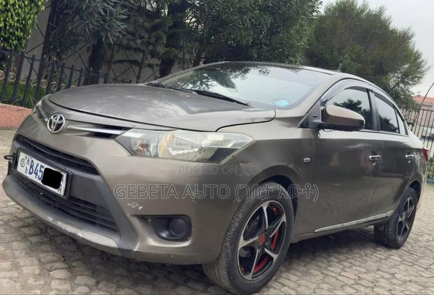 Toyota Yaris 2017 Silver