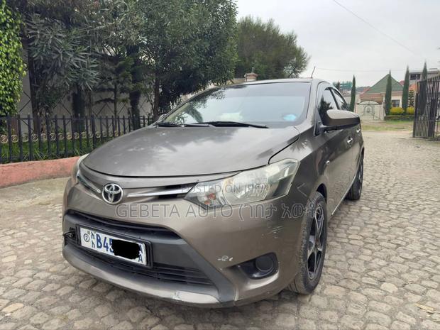 Toyota Yaris 2017 Silver