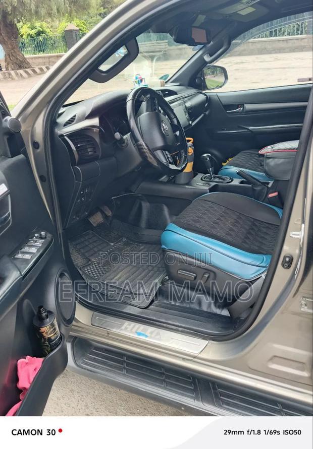 Toyota Hilux 2022 Gray