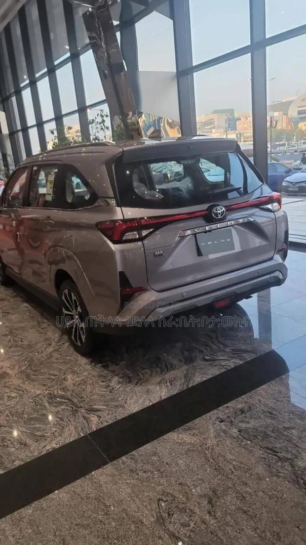 New Toyota Veloz 1.5 CVT FWD 2023 Silver