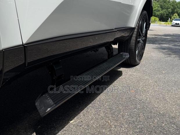 New Lexus GX 550h Hybrid AWD 2024 White