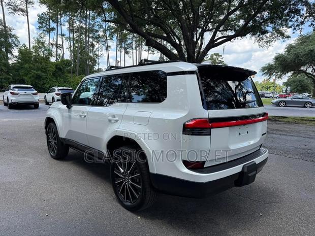 New Lexus GX 550h Hybrid AWD 2024 White