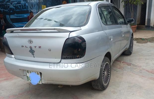 Toyota Platz 2002 Silver