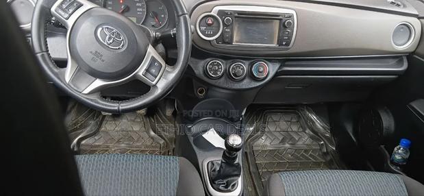 Toyota Yaris Base Hatchback 5dr 2011 Brown