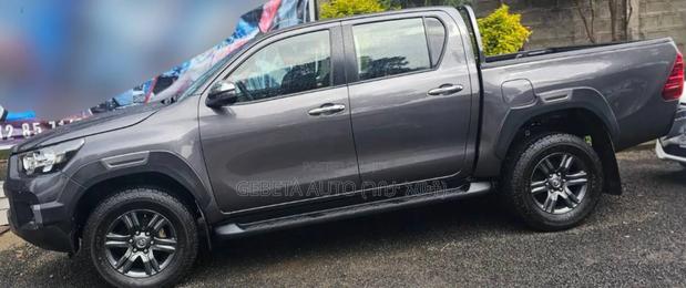 Toyota Hilux 2021 Silver