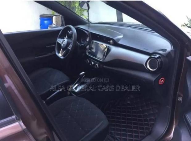 Nissan Kicks 2017 Brown