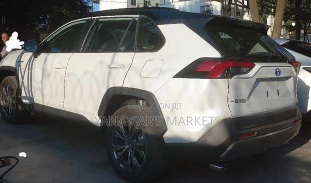 New Toyota RAV4 Hybrid 2024 White