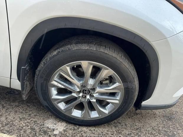 Toyota Highlander Hybrid 2024 White