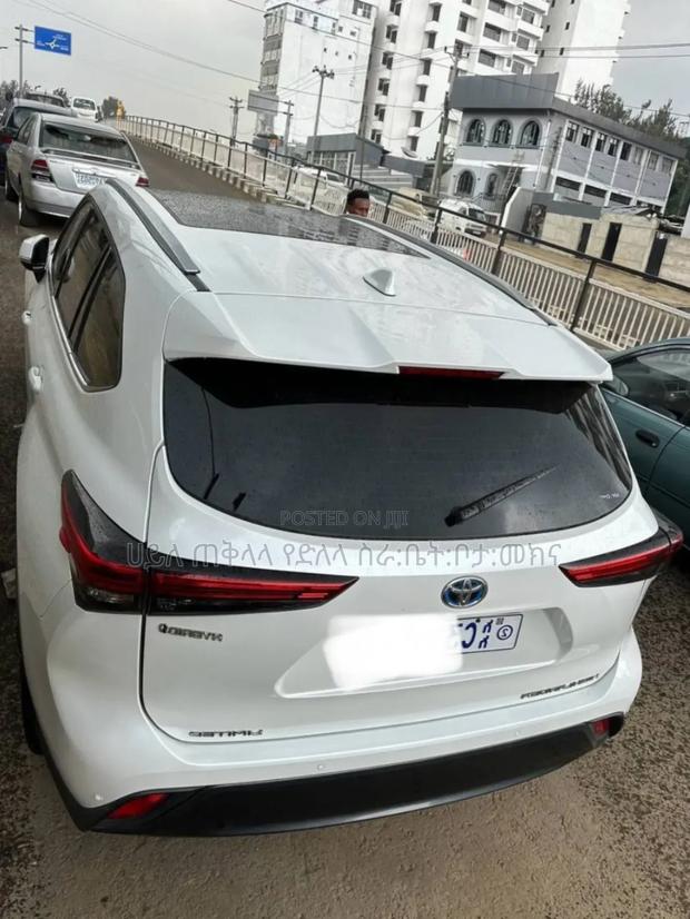 Toyota Highlander Hybrid 2024 White