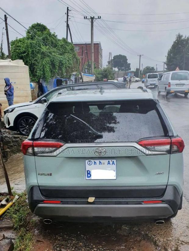 Toyota RAV4 2021 Green