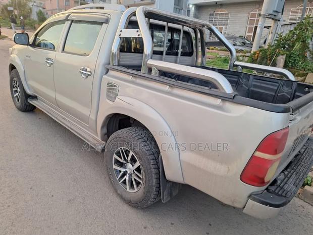 Toyota Hilux 2015 Gray