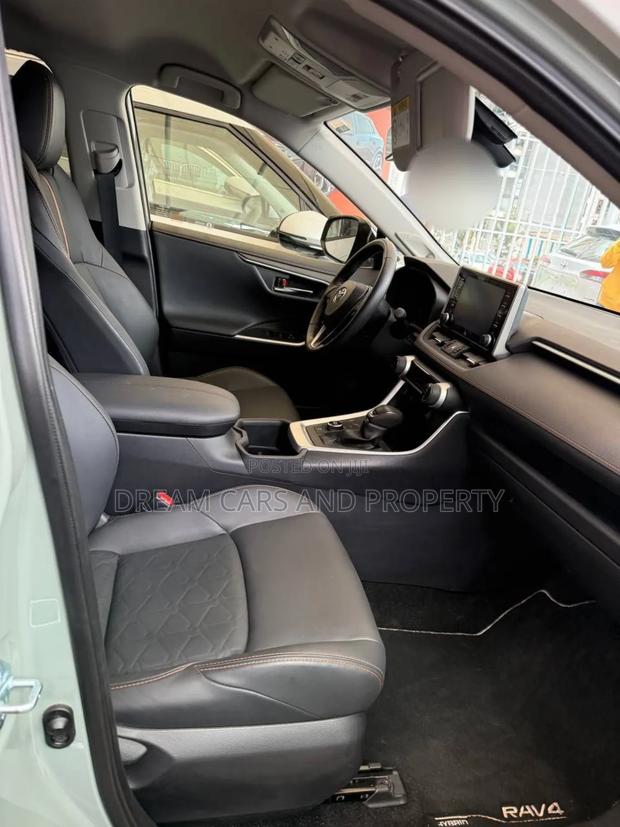 Toyota RAV4 LE AWD 2024 Beige