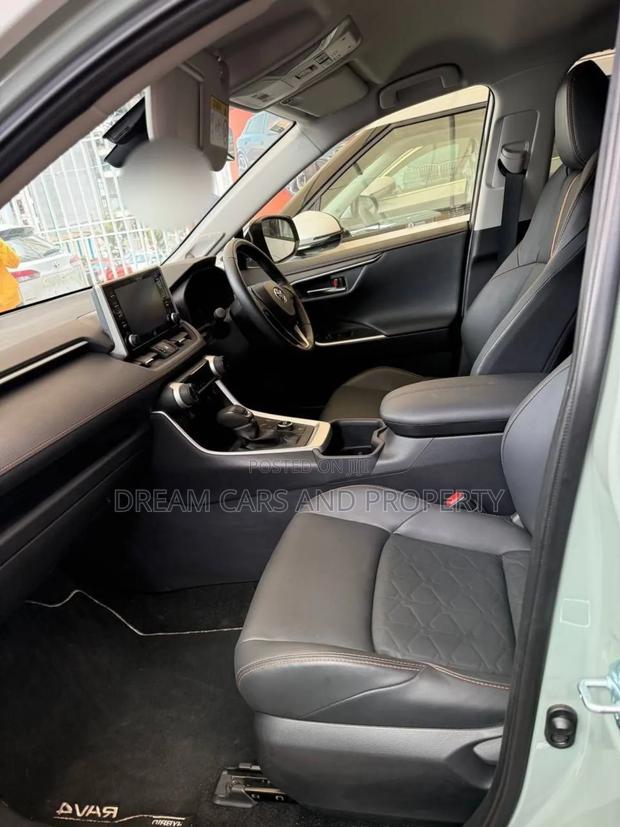 Toyota RAV4 LE AWD 2024 Beige