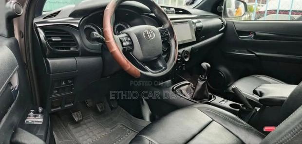 Toyota Hilux 2016 Silver