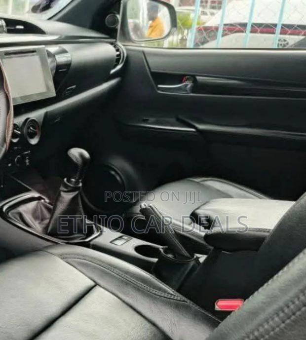 Toyota Hilux 2016 Silver