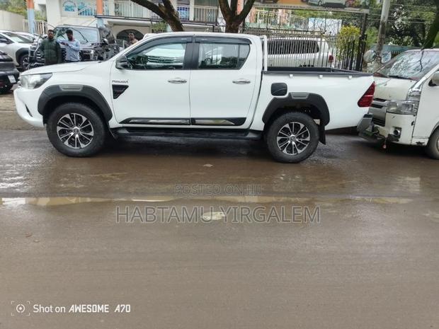 Toyota Hilux 2017 Ivory