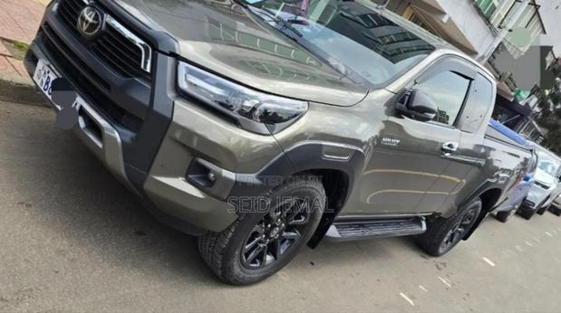 Toyota Hilux 2021 Gray