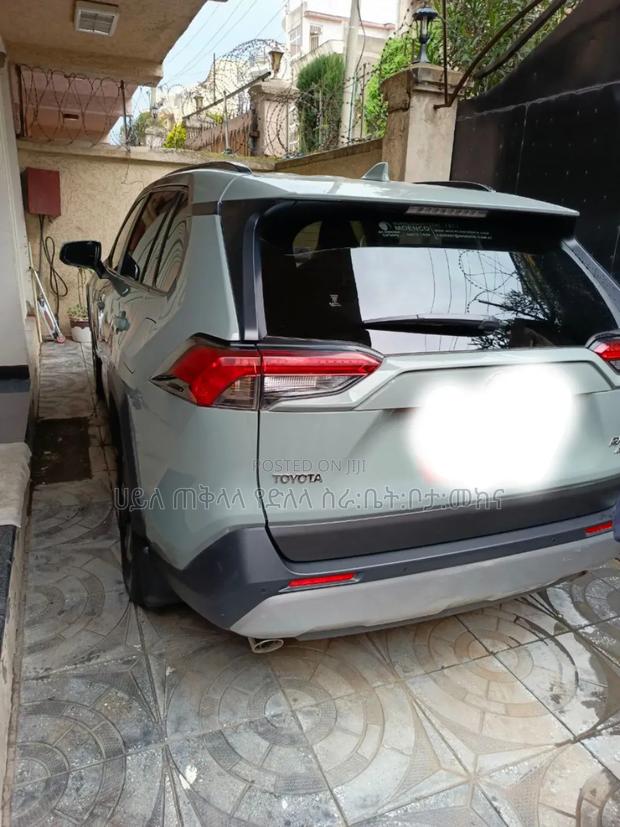 Toyota RAV4 2022 Blue