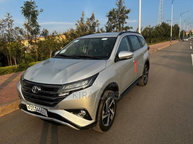 Toyota Rush 2021 Silver