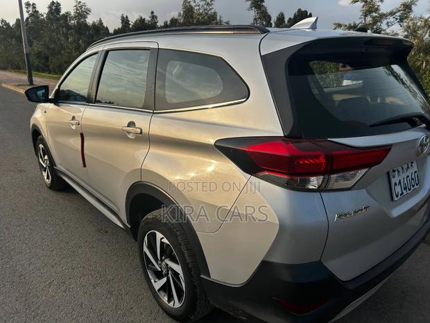 Toyota Rush 2021 Silver