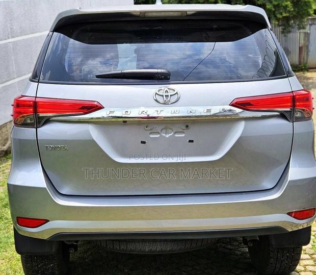 Toyota Fortuner 2023 Silver