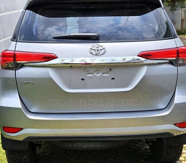 Toyota Fortuner 2023 Silver