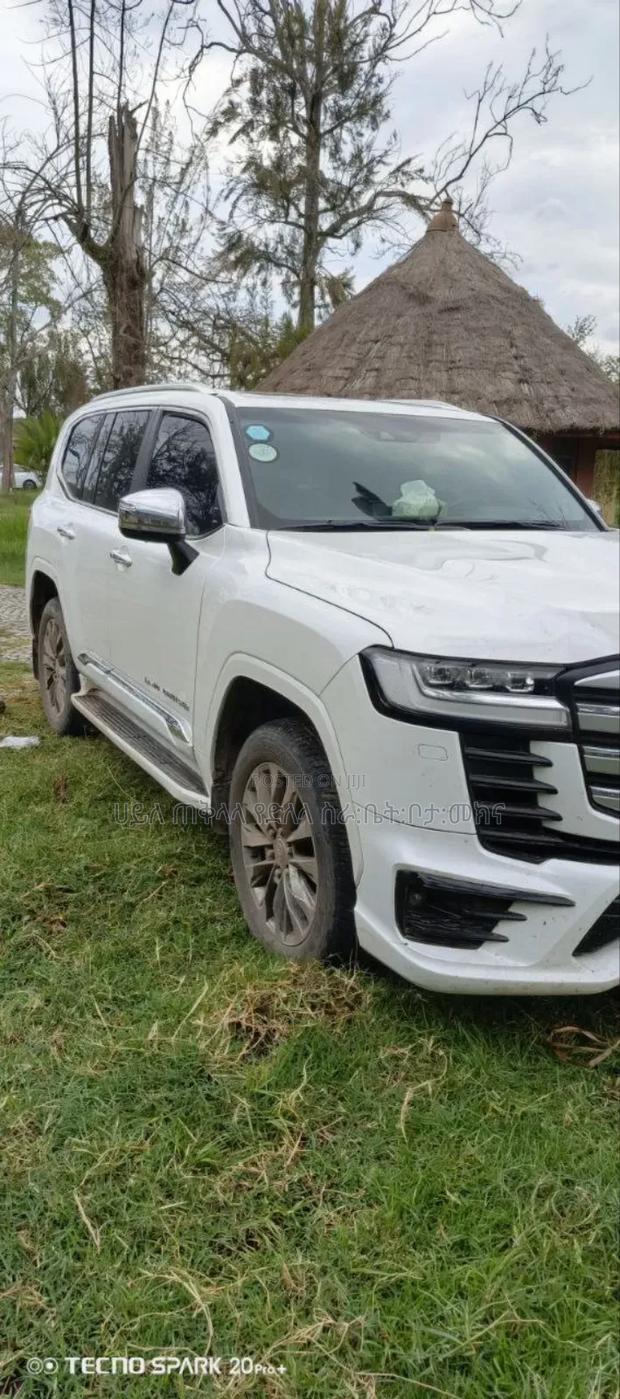Toyota Land Cruiser 2023 Ivory