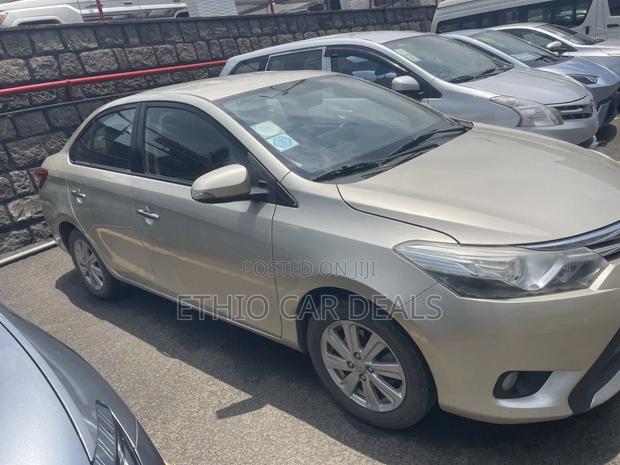 Toyota Yaris 2014 Gold