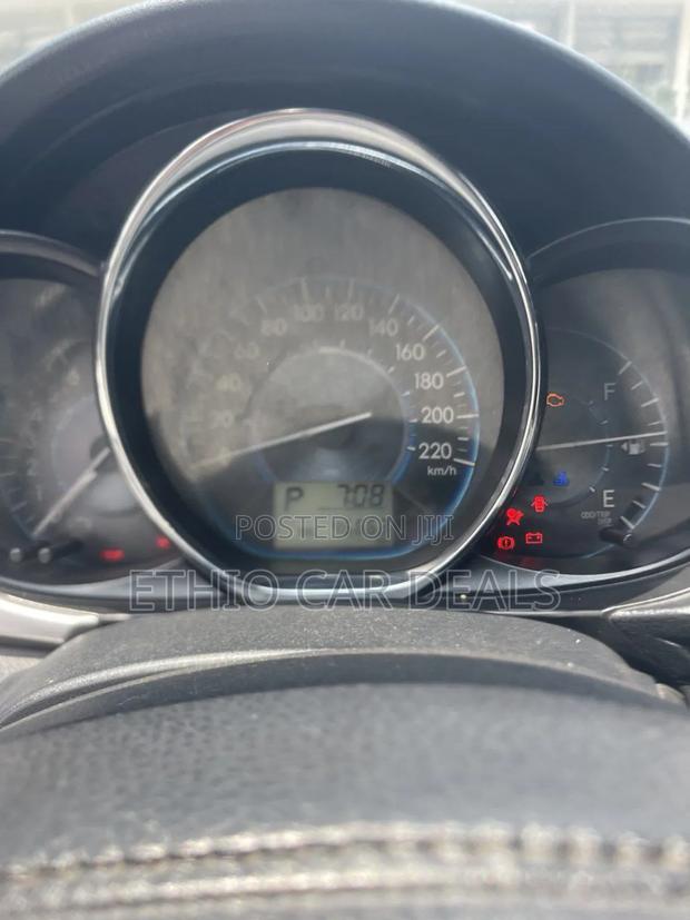 Toyota Yaris 2014 Gold