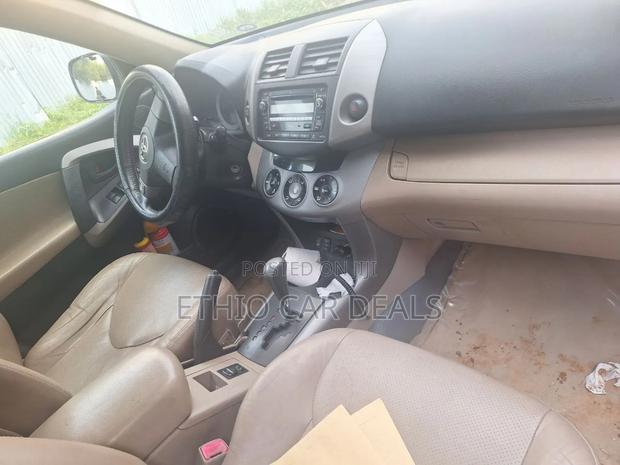 Toyota RAV4 2012 Silver