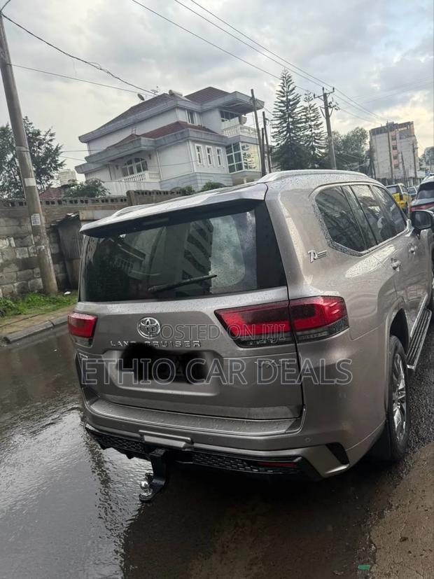 Toyota Land Cruiser 2023 Gold