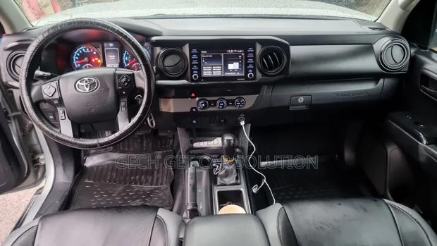 Toyota Tacoma 2020 Silver