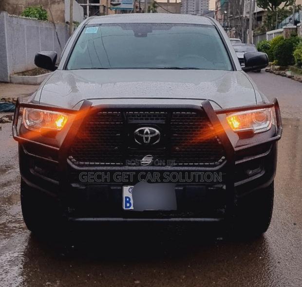 Toyota Tacoma 2020 Silver