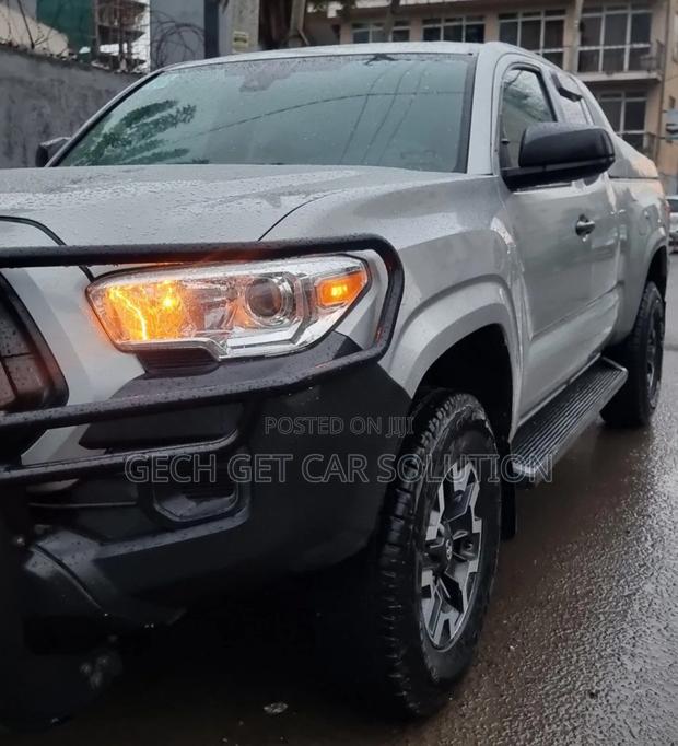 Toyota Tacoma 2020 Silver