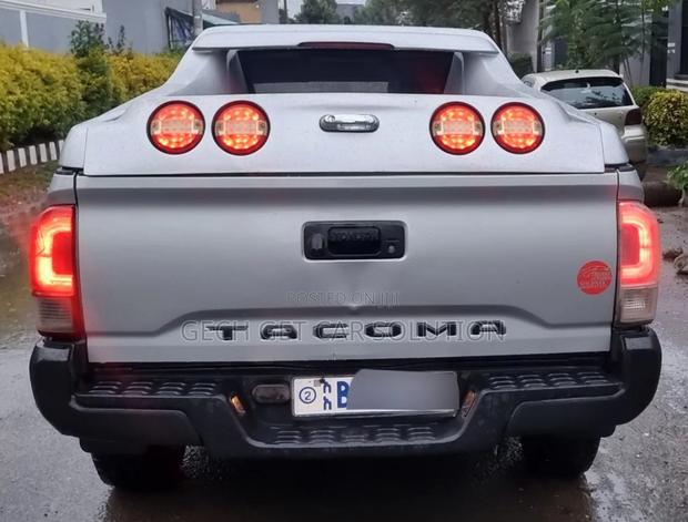 Toyota Tacoma 2020 Silver