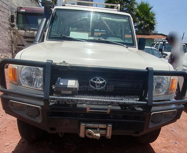 Toyota Land Cruiser 4.6 V8 EXR 2018 White