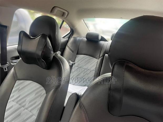 Mitsubishi Attrage 2022 Silver